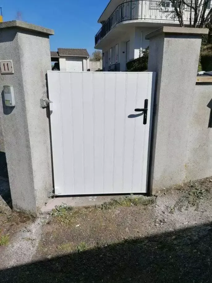 Porte de garage près de Saint-Victurnien